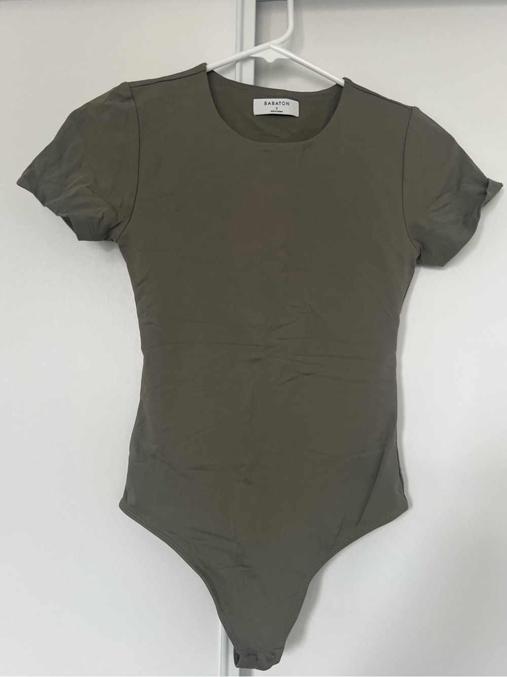 Aritzia Babaton Grey Short Sleeve Bodysuit